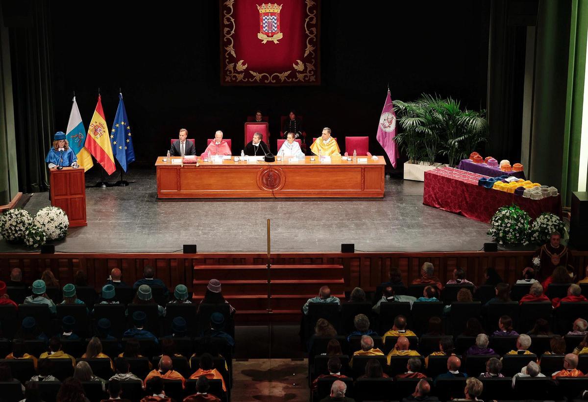 Investidura a los nuevos doctores de la ULL