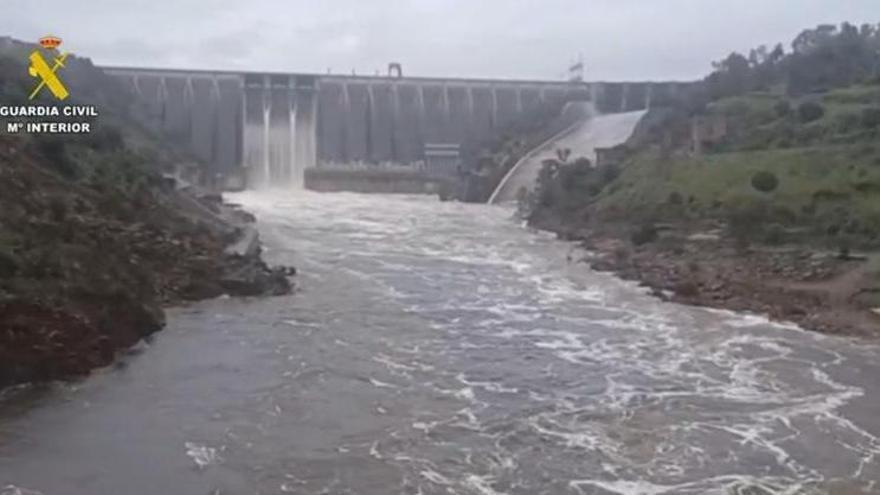 Alcántara y Cedillo desembalsan en nivel rojo, y La Serena roza un histórico 90%