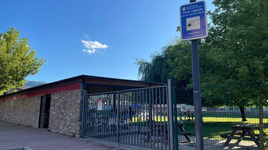 La neteja i desinfecció de cada piscina contaminada amb excrements costa 2.500 euros