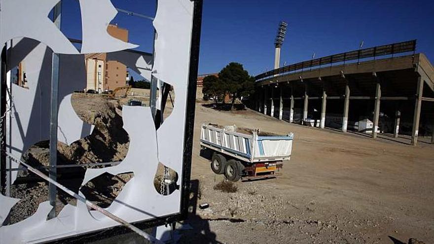 Imagen del solar anexo al Rico Pérez donde se construye el aparcamiento Vip.