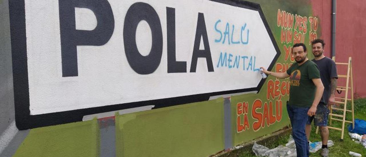 VÍDEO: El Banksyastur se pasa al mural: La “Pola salú mental” está en Langreo