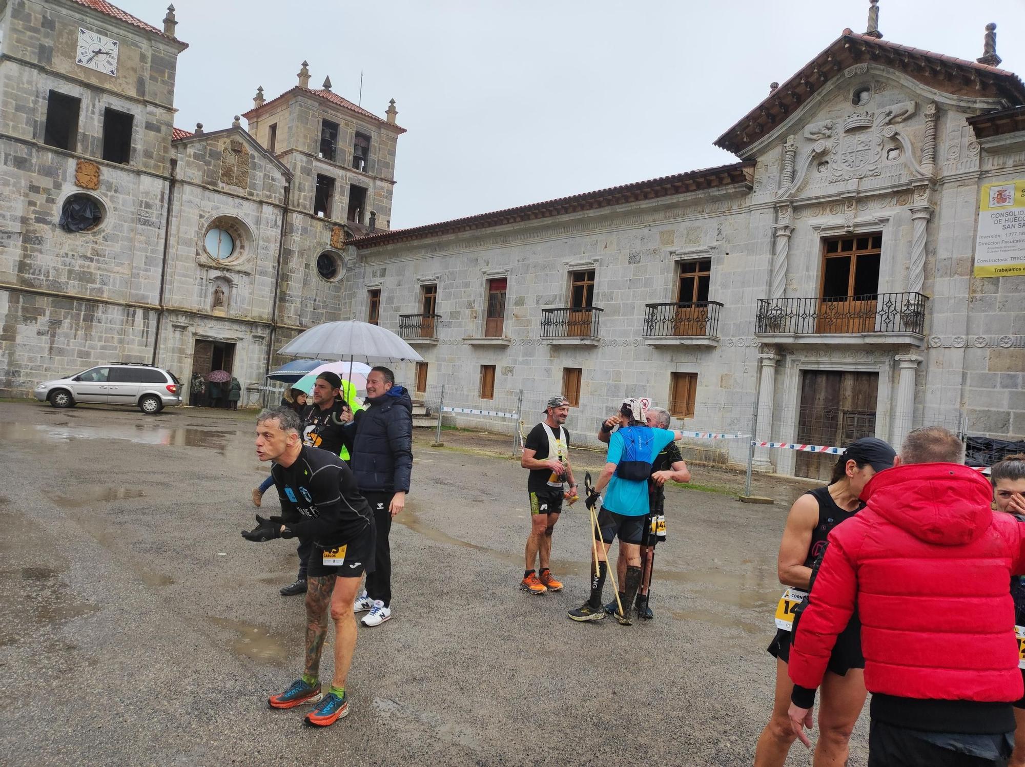 En imágenes: Así fue la cuerta edición de Las Traviesas, con meta en el icónico monasterio de Cornellana