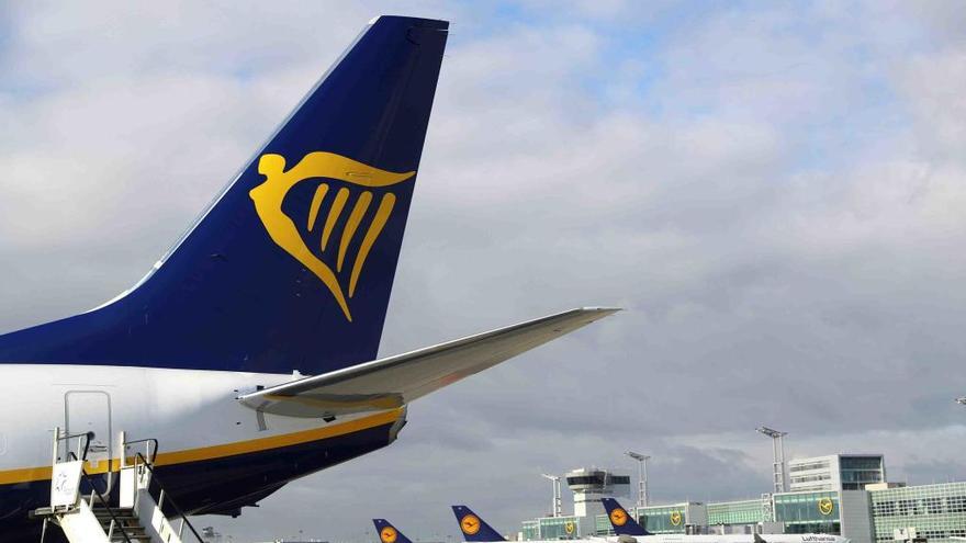 Aviones de Ryanair en Frankfurt, Alemania, donde la aerolínea irlandesa quiere ser líder a costa de Air Berlin.