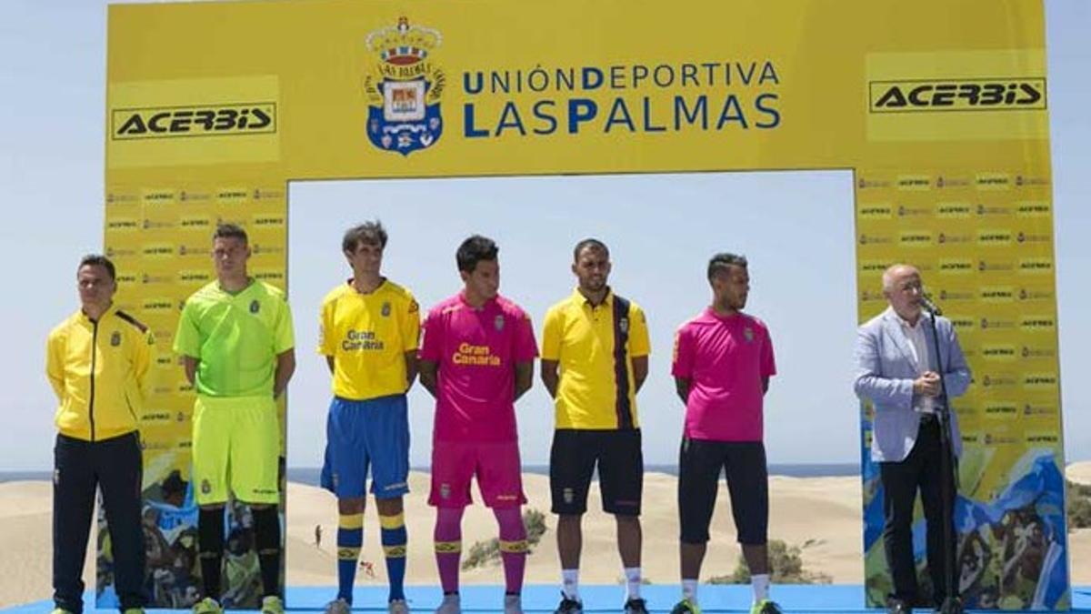 La UD Las Palmas presentó la nueva equipación