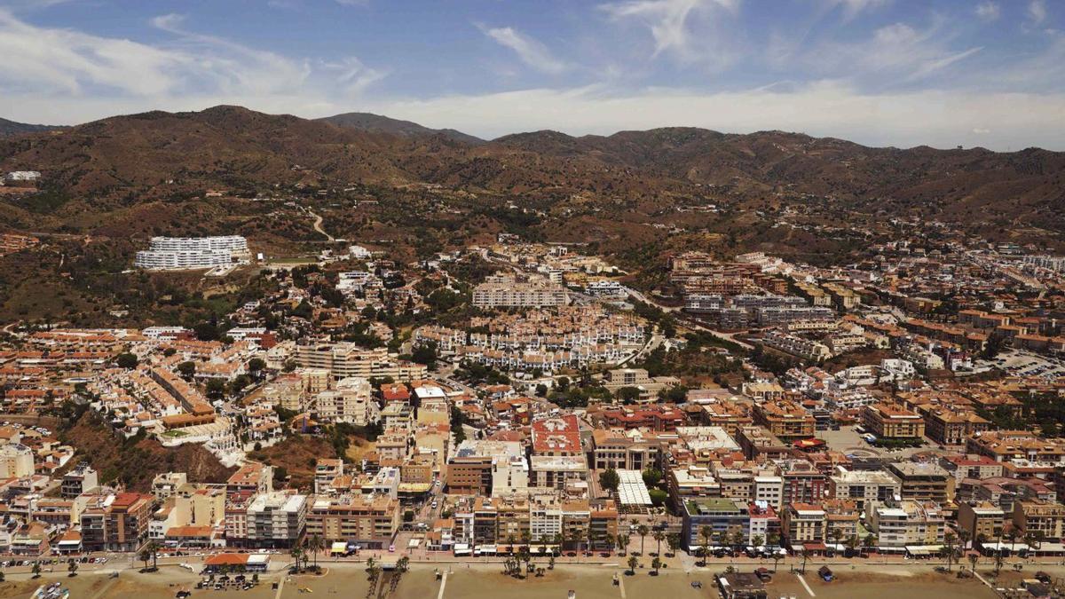 Una imagen aérea del litoral de la provincia de Málaga. | ÁLEX ZEA