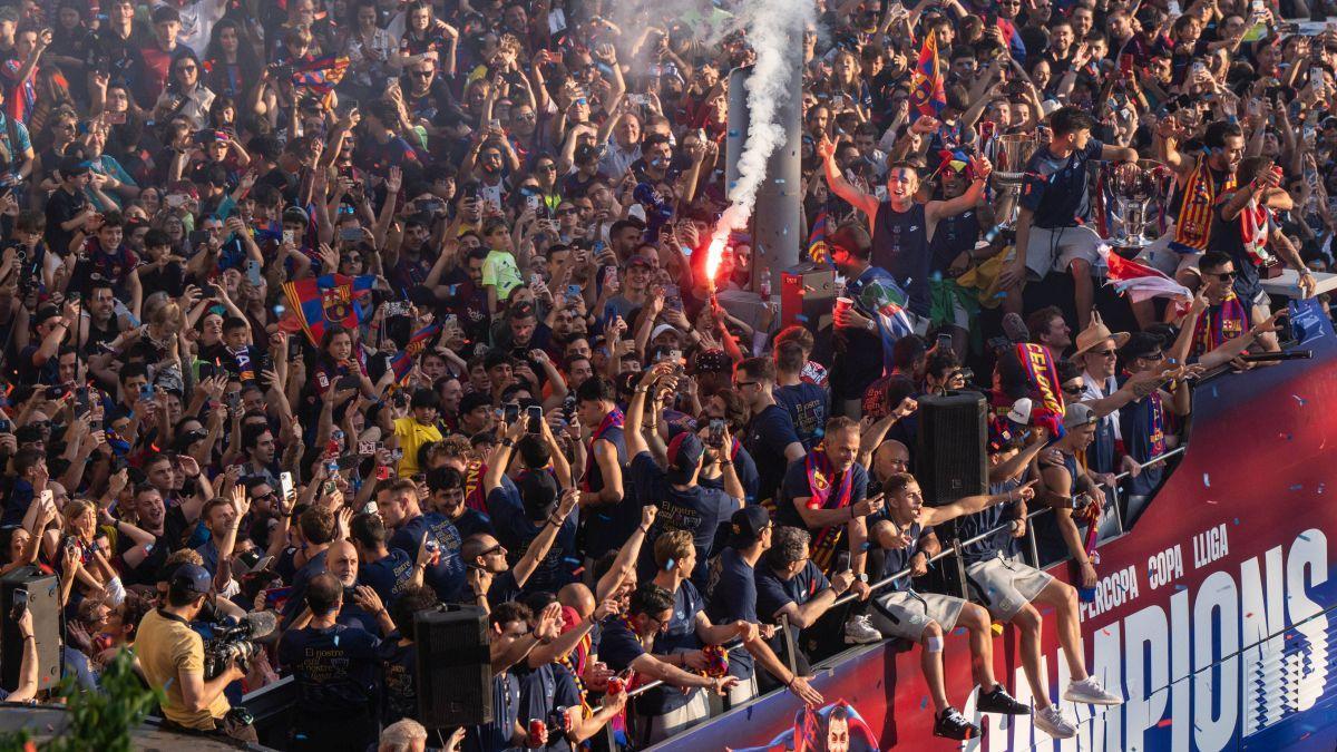 La rúa del Barça por las calles de Barcelona La rúa del Barça por las calles de Barcelona