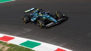 Fernando Alonso, durante los entrenamientos libres del GP de Italia