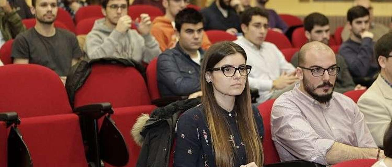 Alumnos asistentes a la presentación.