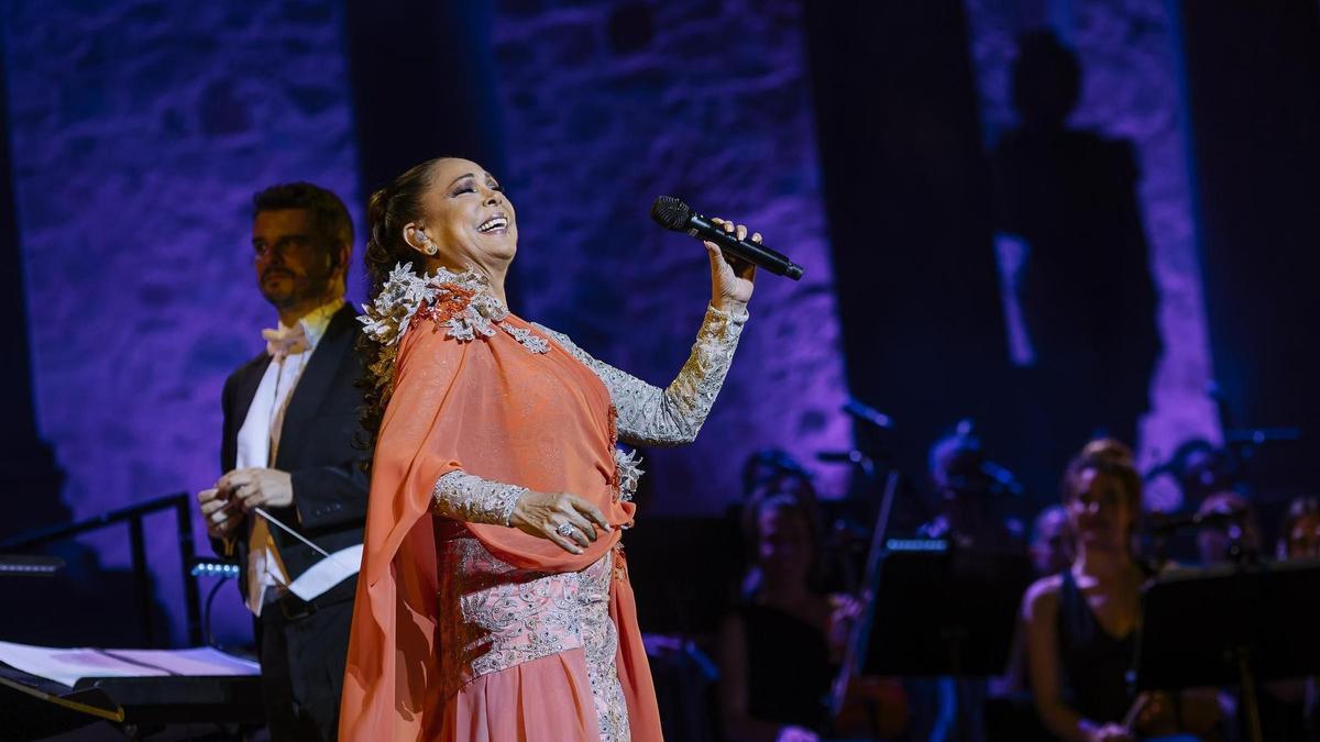 Isabel Pantoja, durante su concierto en Mérida.