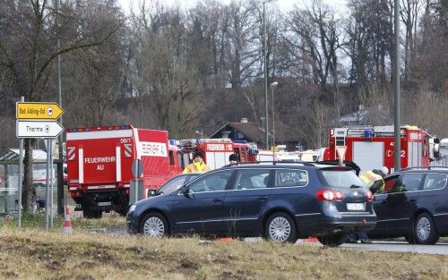 Los servicios de emergencias atienden las víctimas del choque frontal de dos trenes en Alemania.