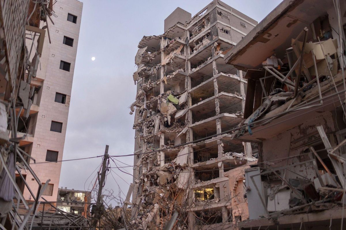 Irán ataca con misiles una zona residencial en Bat Yam, Israel.
