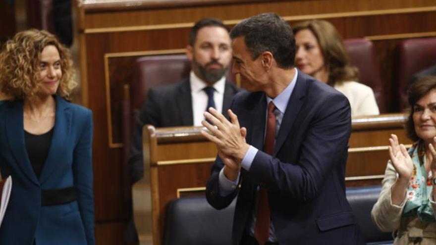 Sánchez junto a Batet en el Congreso.