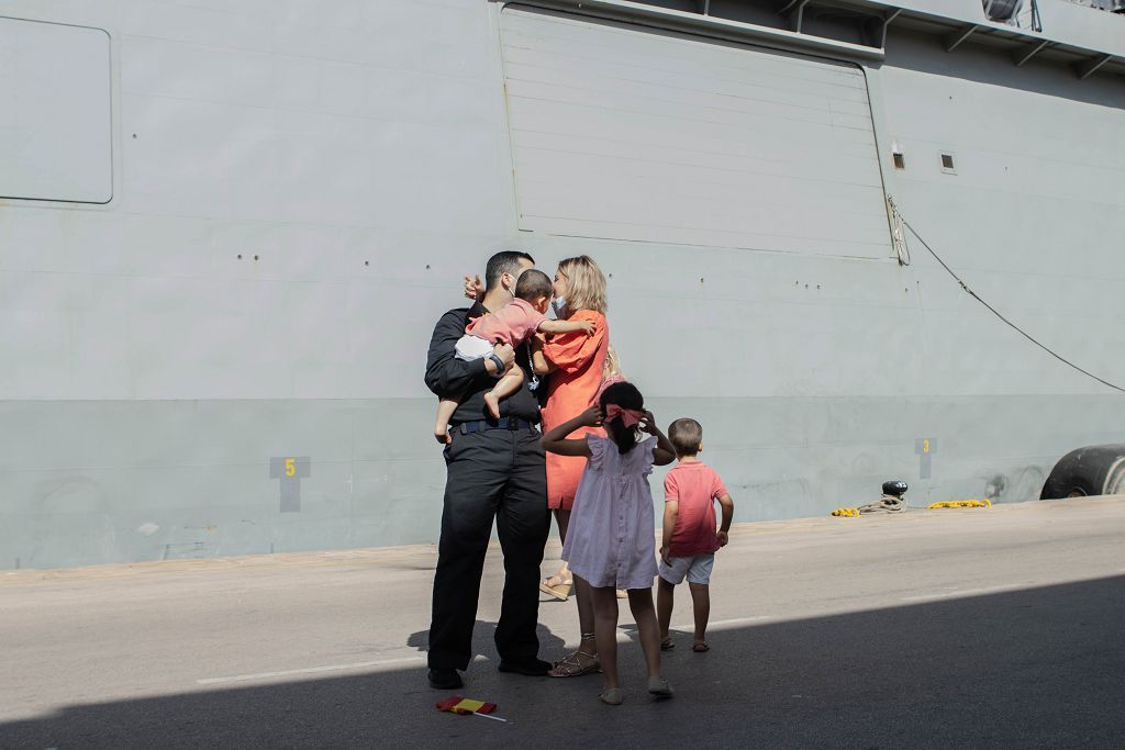 Marineros del "Furor" vuelven con sus familias a Cartagena tras cuatro meses de lucha contra la piratería