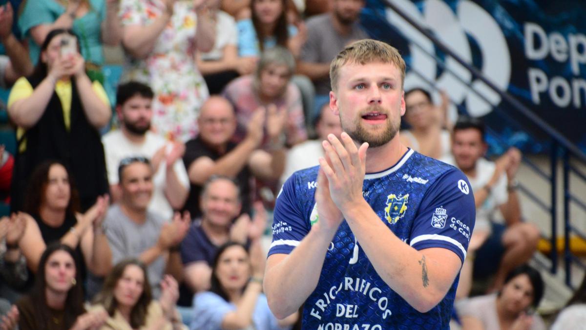 El danés del Frigoríficos del Morrazo Mads Thymann, emocionado por el aplauso de O Gatañal el domingo.