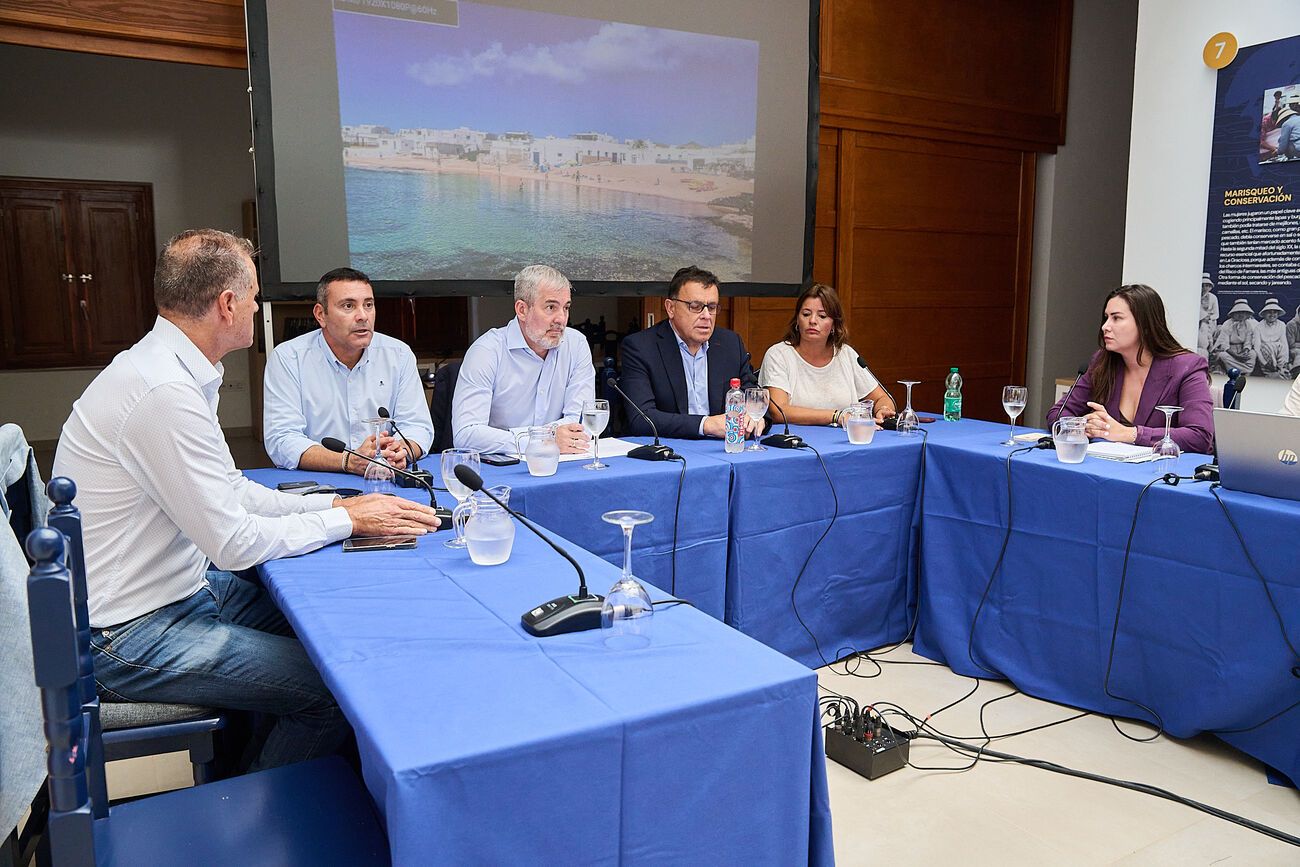 Visita de Fernando Clavijo a La Graciosa
