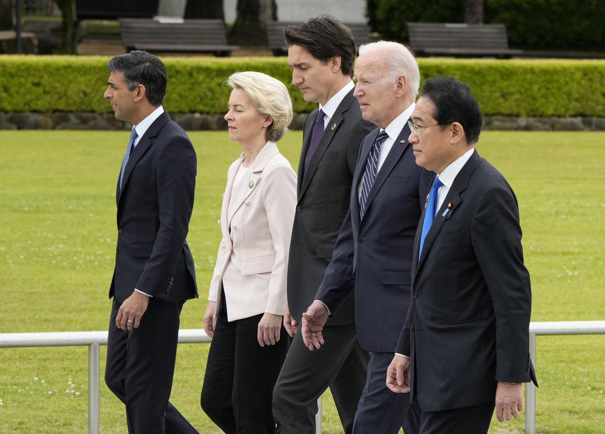 Los líderes del G7 visitan el Memorial Park para las víctimas de la bomba atómica en Hiroshima, entre protestas