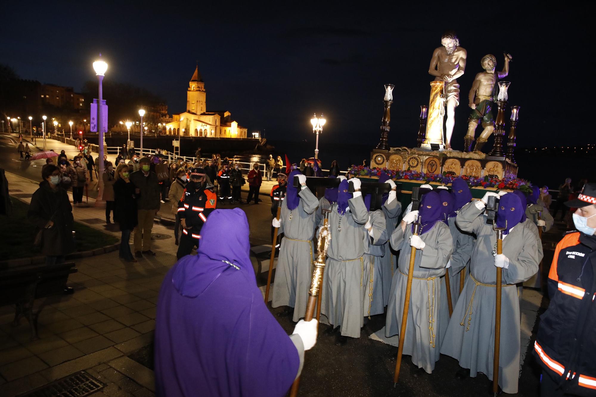 En imágenes: Procesión de Martes Santo en Gijón