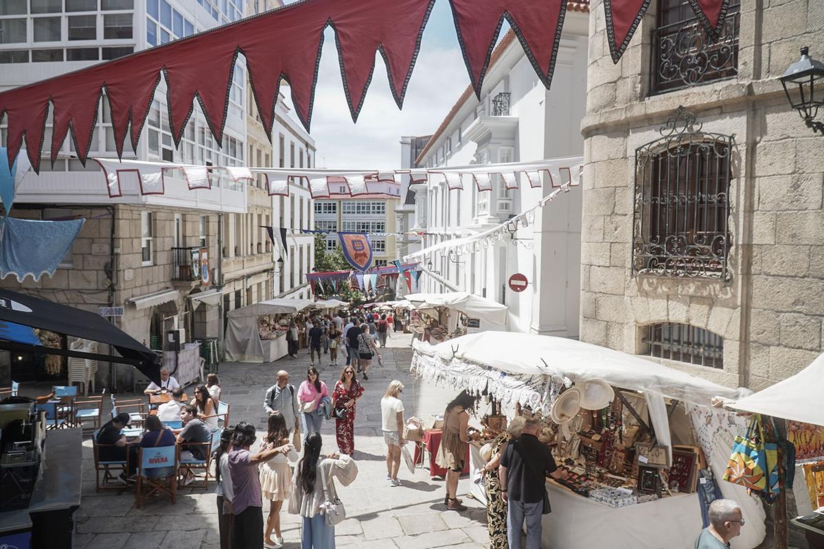 Cientos de personas volvieron a recorrer las calles de la Ciudad Vieja para disfrutar de un evento ya consolidado en el calendario veraniego coruñés.