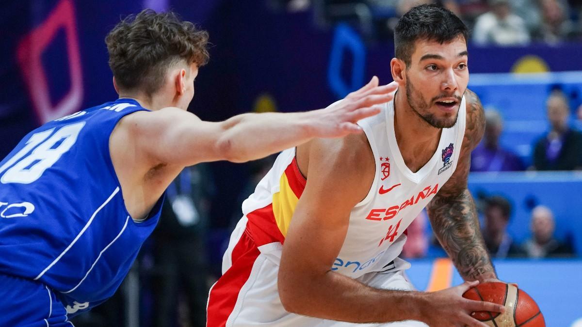 Willy Hernangomez, ante Mikael Jantunen en los cuartos de final del Eurobasket