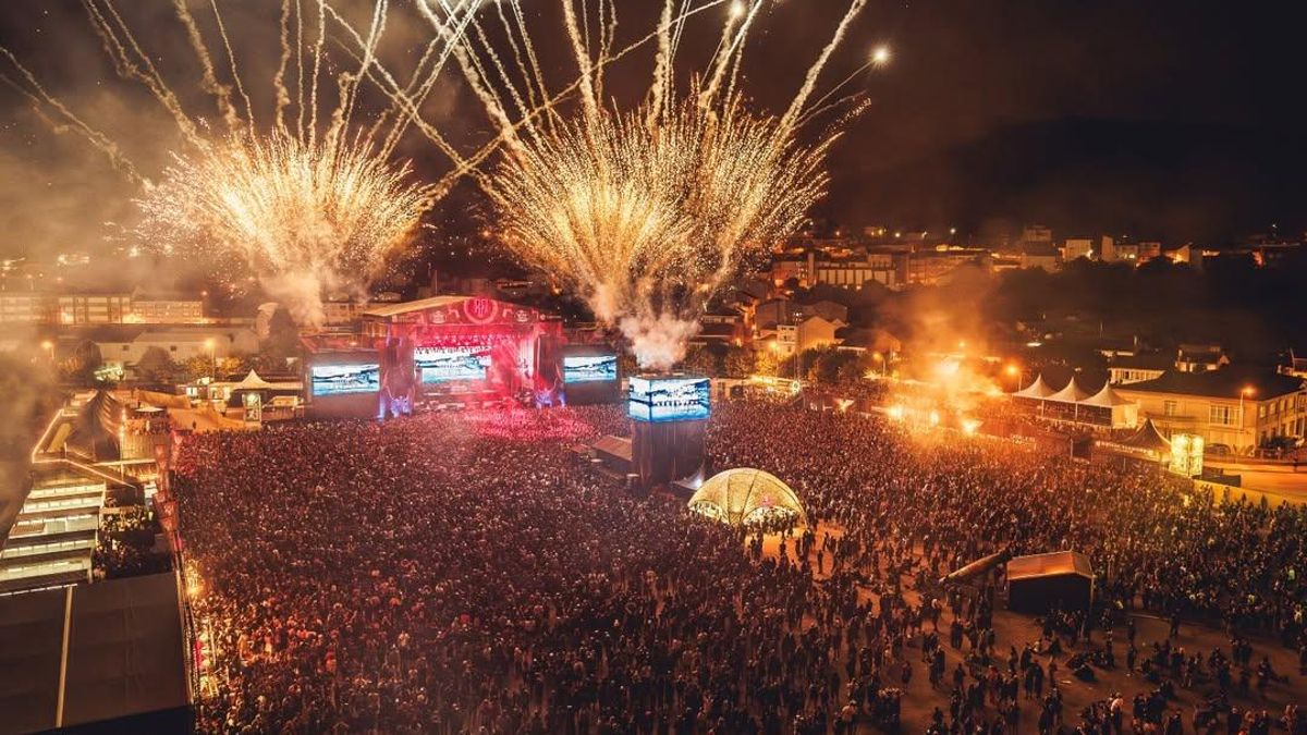 Fuegos artificiales al cierre del XX Resurrection Fest.
