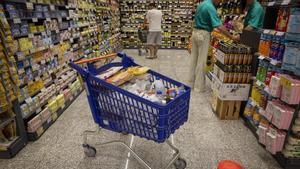 Un carrito de la compra en un supermercado de Barcelona