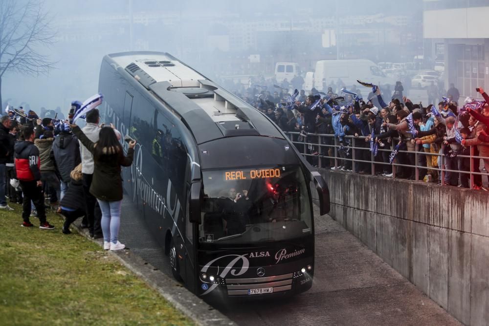 La afición de Oviedo recibe al equipo