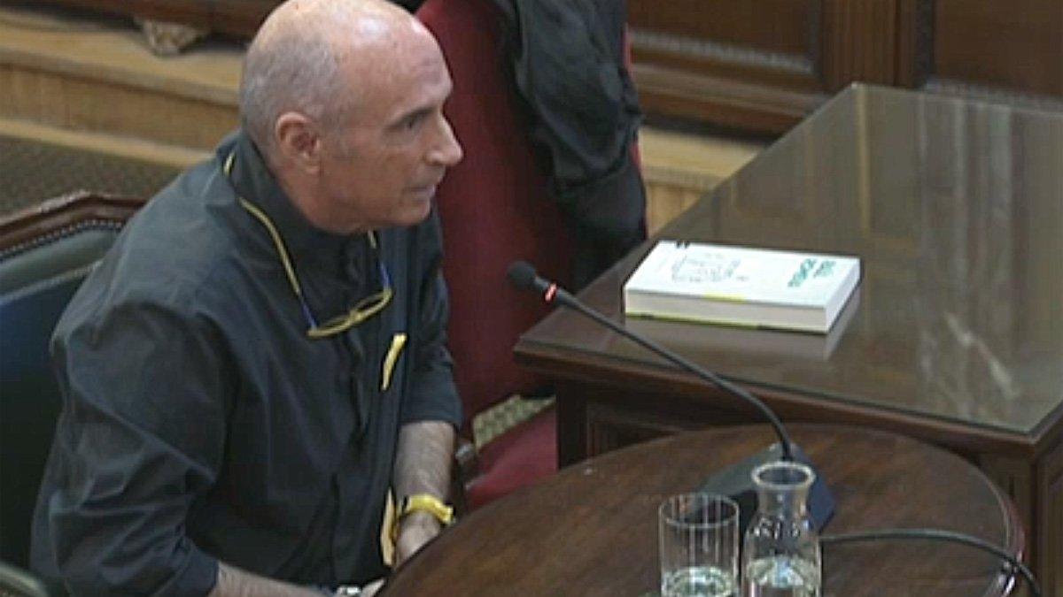 Lluís Llach declara ante el Tribunal Supremo.