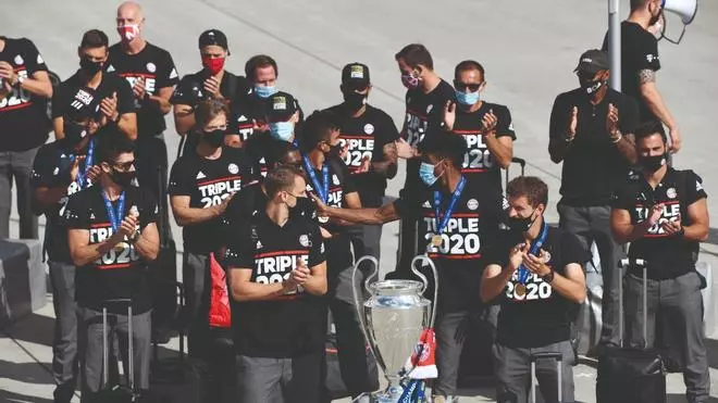 Los amos del triplete