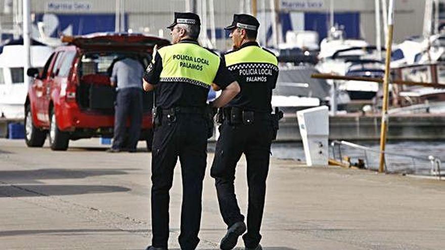 Agents de la Policia Local de Palamós, en una imatge d&#039;arxiu.