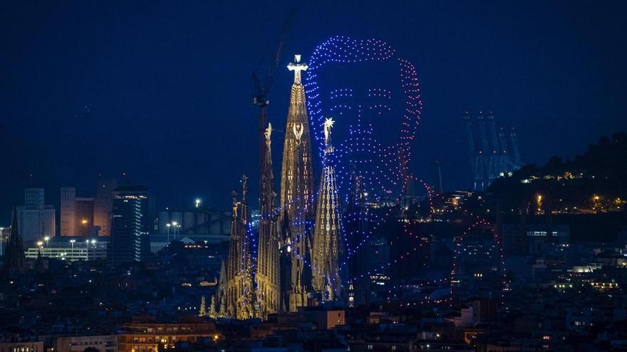 De la Sagrada Família a Portugal: l'empresa gironina Flock Drone Art Studio aspira a superar el rècord de drons en vol simultani