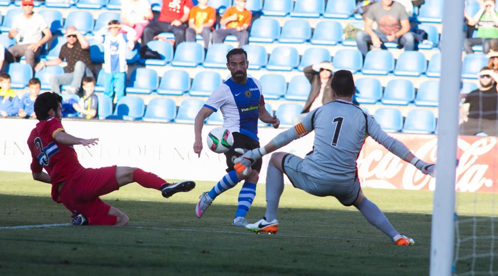 Dos goles de Chechu y una genial asistencia de Javi desatascan a un Hércules que vuelve a la promoción