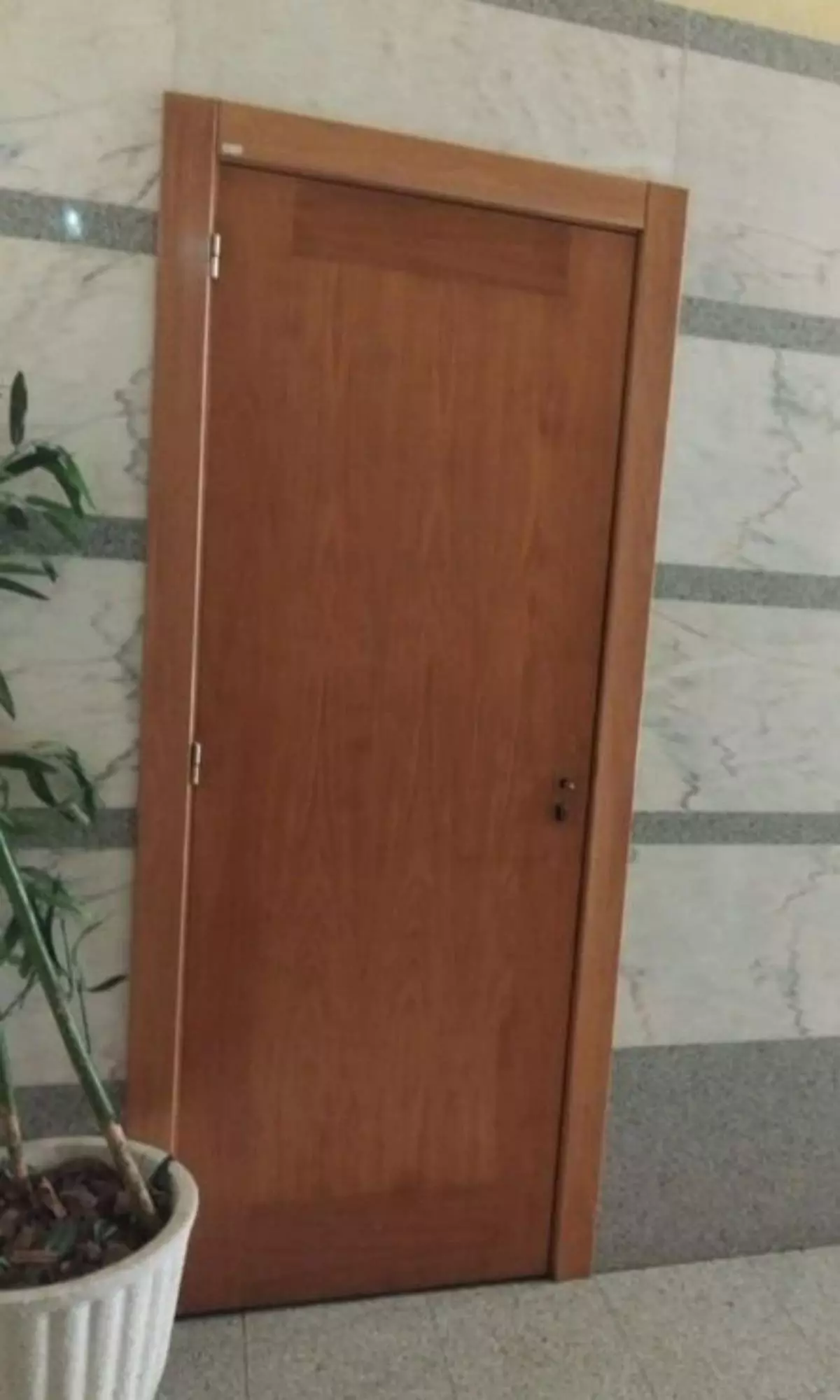 Alarma en El Berrón por una oleada de robos de manillas y extintores en pisos: "Los ladrones viven en la zona"