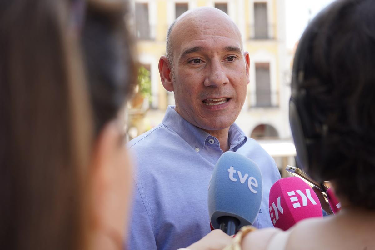 José Ángel Sánchez Juliá, portavoz del Grupo Parlamentario Popular, tras los cinco minutos de silencio, este martes.