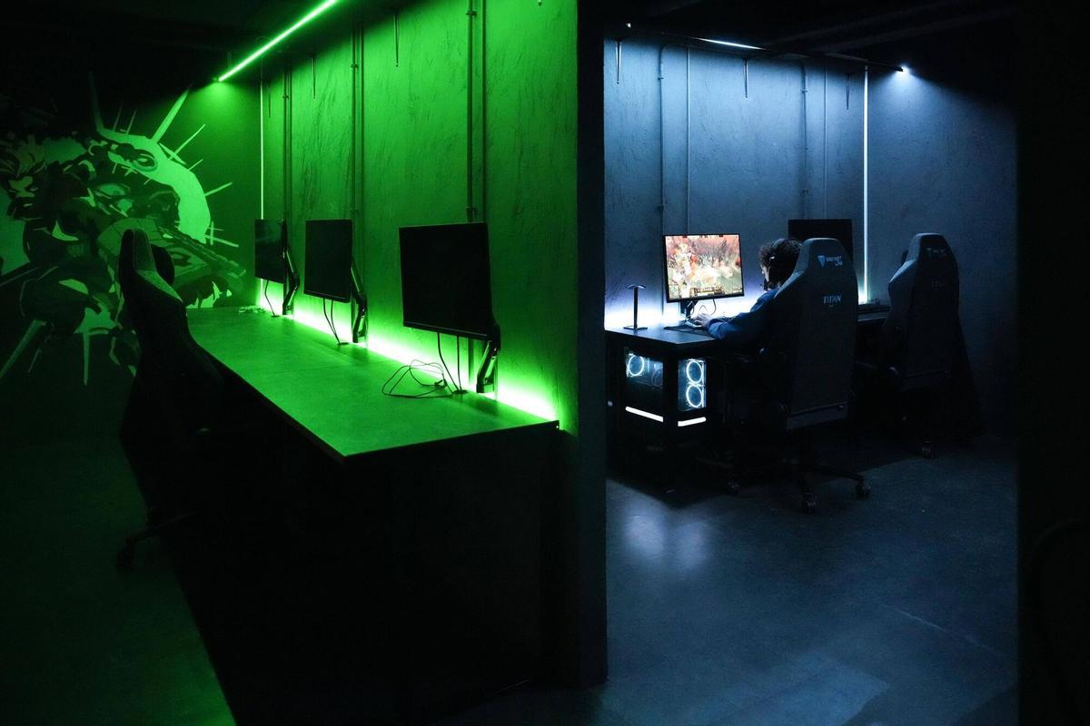 Barcelona 18/02/2026 MVP Gaming space , nuevo local gaming del Eixample. Gamer consola videojuego ordenador juegos valorant fortnite Fotografía de Ferran Nadeu