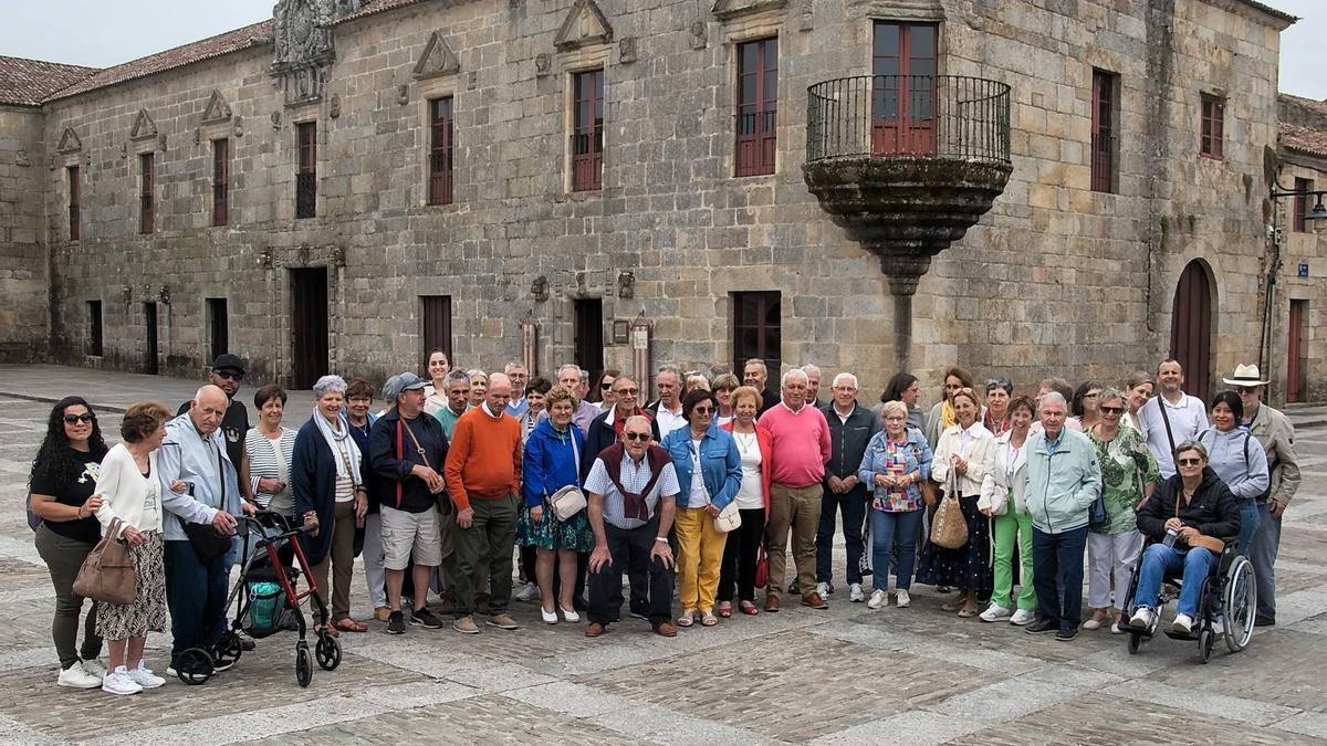 Excursión de cuidadores y pacientes de la Asociación Parkinson de la provincia de Pontevedra al Festival Internacional de Música Clásica - Clasclás de Vilagarcía y a la villa de Cambados.