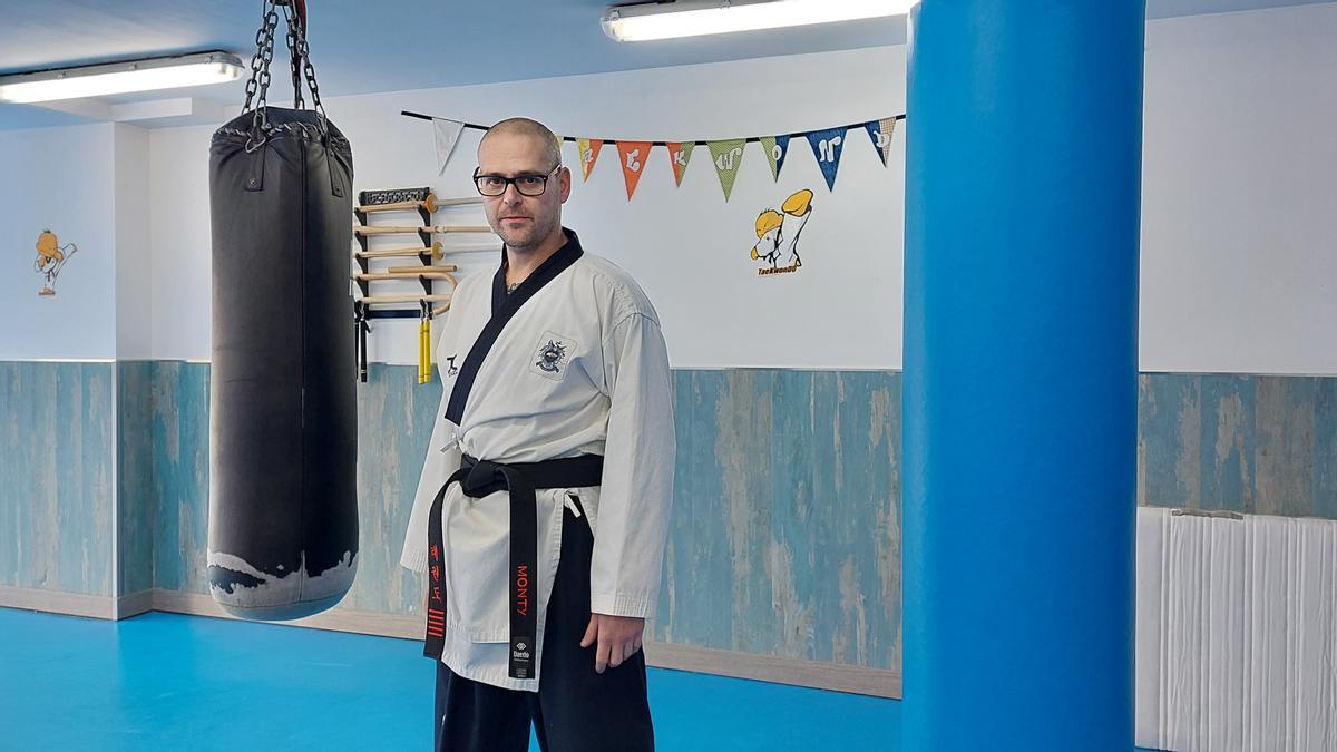 Jorge Monteagudo, en una de les sales de l'escola Taekwondo Solsona