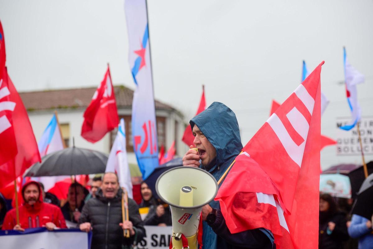 Manifestación de los trabajadores de Losán y Aserpal de Vilasantar a Curtis Manifestación de los trabajadores de Losán y Aserpal de Vilasantar a Curtis