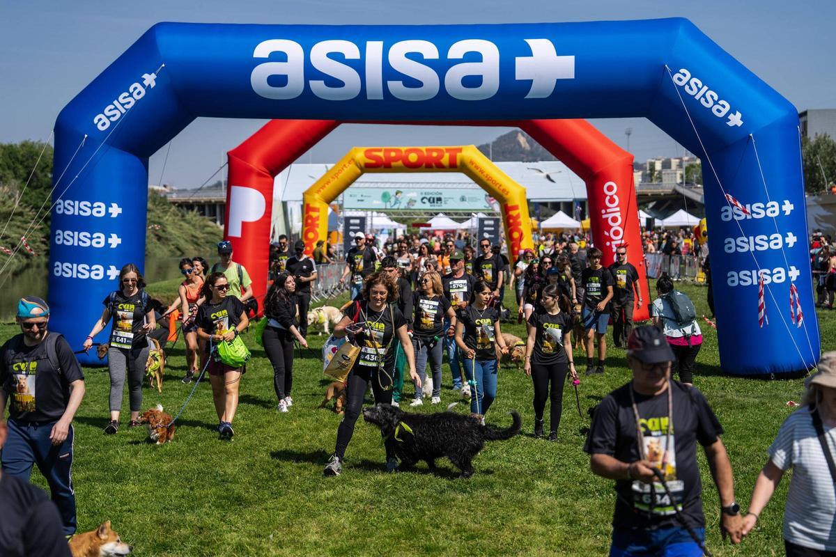 Carrera Can We Run organizada por Prensa Ibérica, El Periódico de Catalunya y SPORT , donde las personas y sus mascotas perrunas corren en familia.