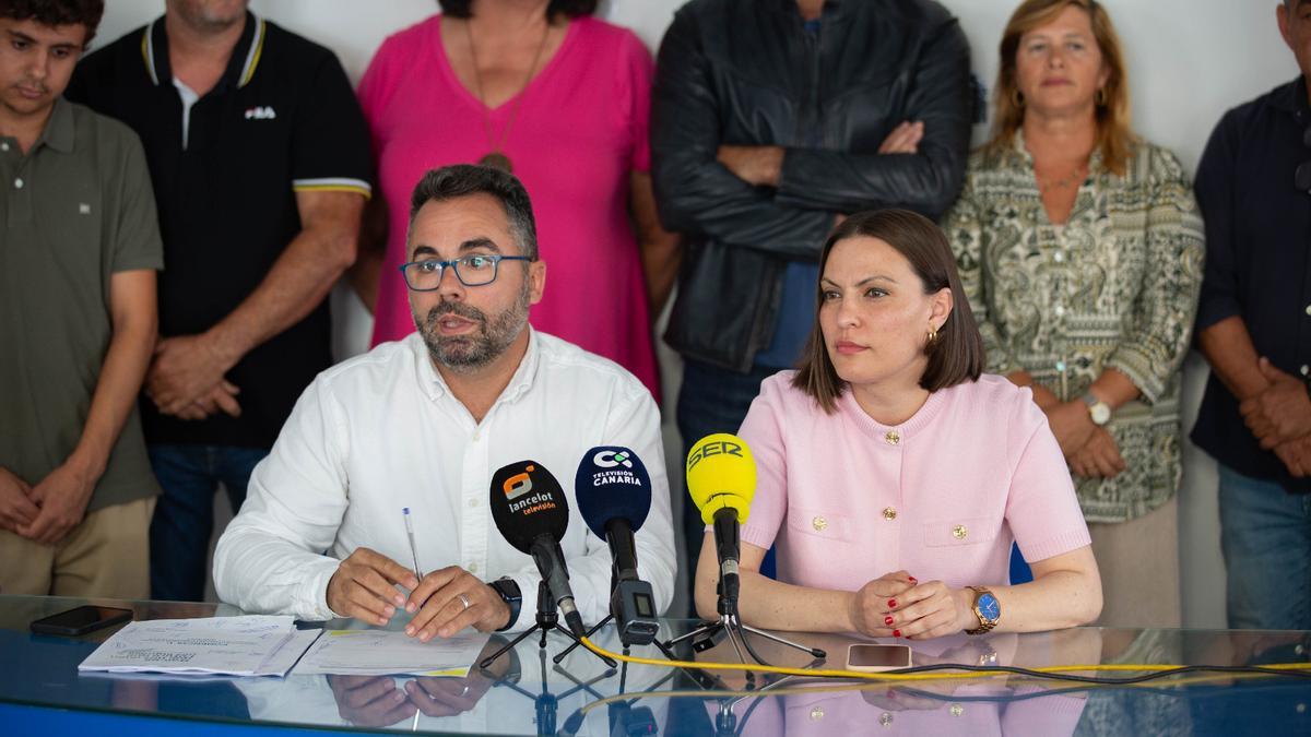 Echedey Eugenio y Migdalia Machín, en la sede de CC en Arrecife