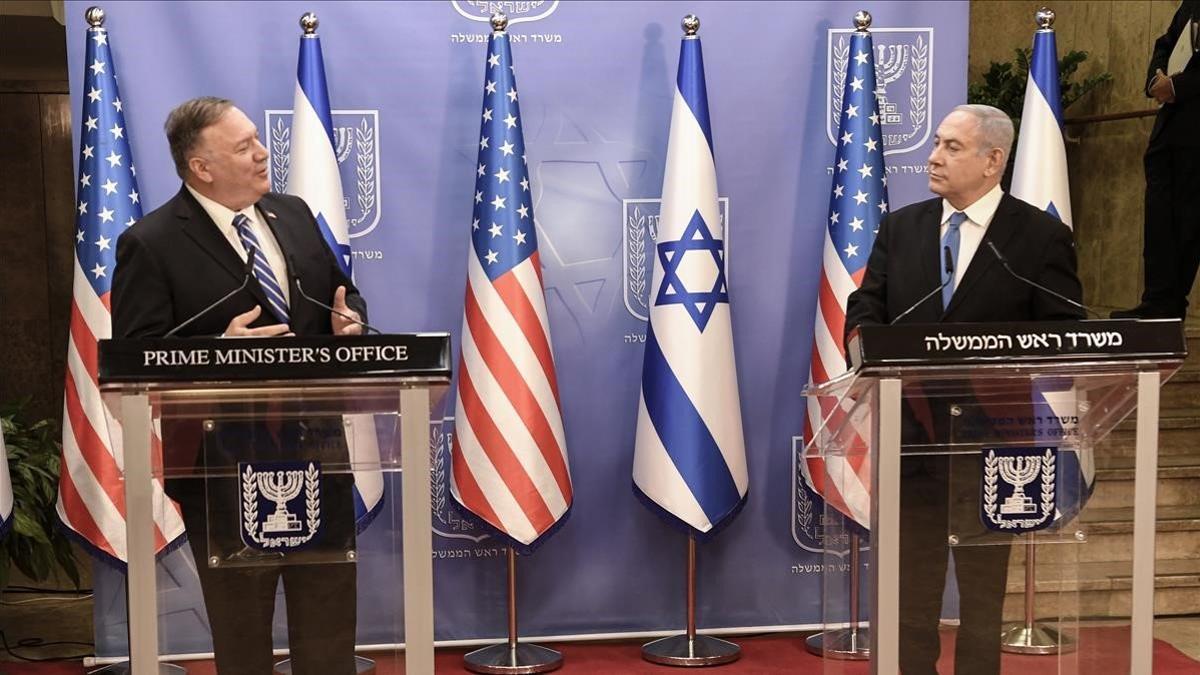 El primer ministro israelí, Binyamin Netanyahu, y el secretario de Estado de EEUU, Mike Pompeo, en rueda de prensa conjunta este lunes.