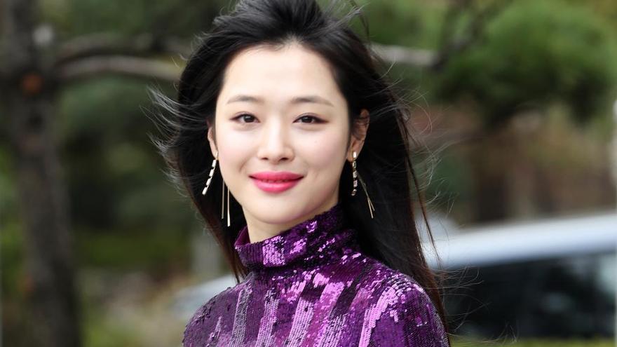 Hallan muerta a Sulli, cantante de K-Pop