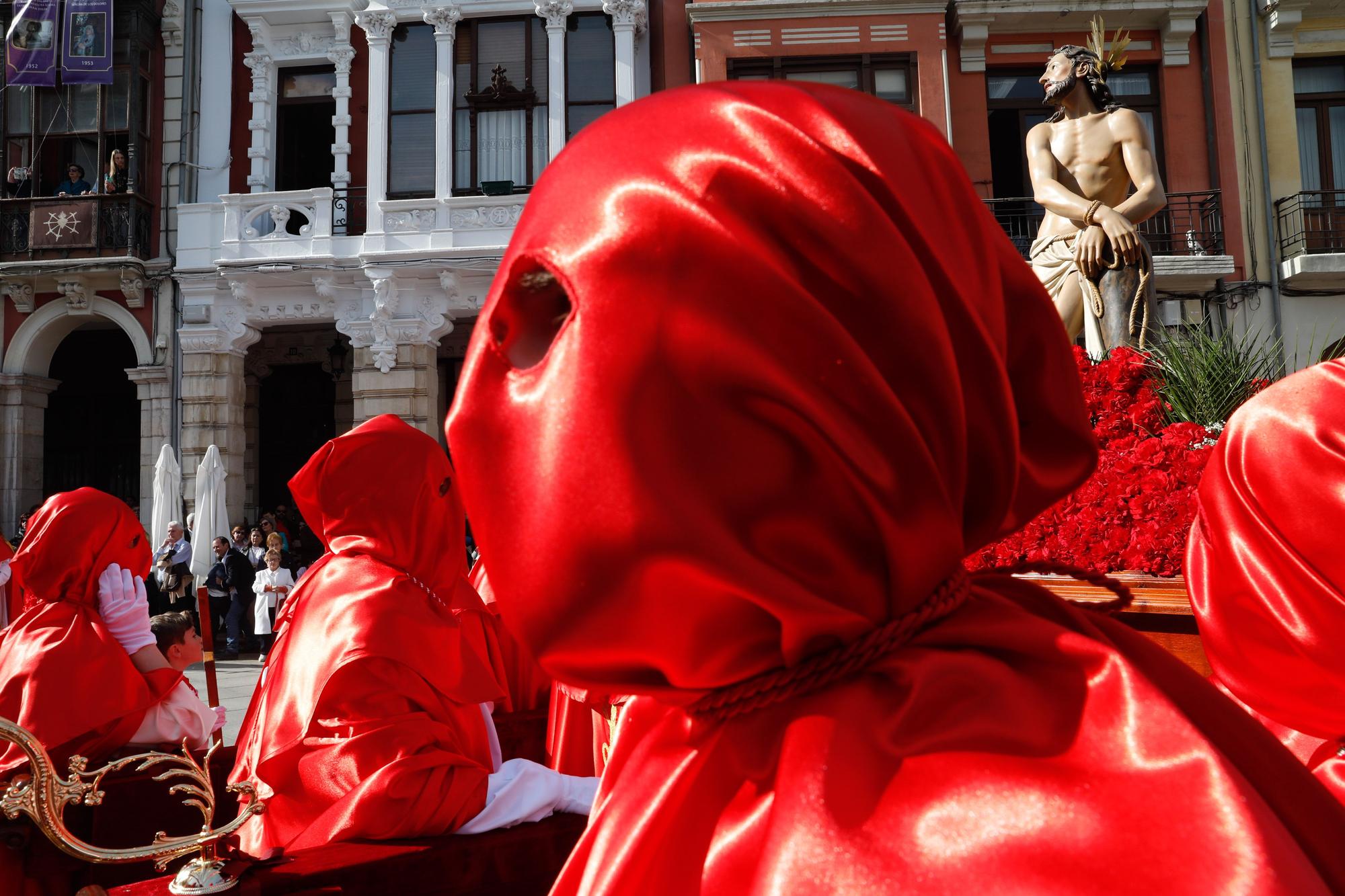 EN IMÁGENES: Emocionante sermón del Desenclavo y procesión del Santo Entierro