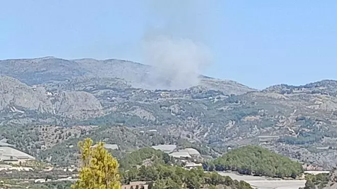 El incendio de Alicante evoluciona favorablemente