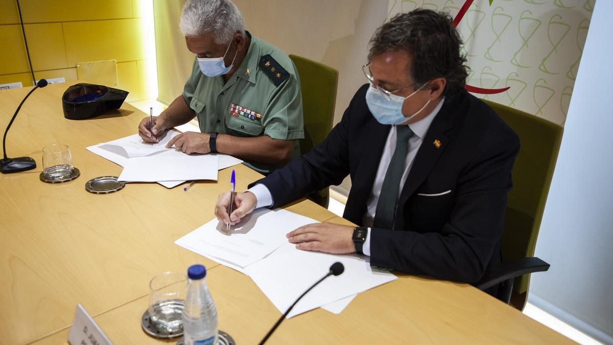 Firma del convenio entre Rodríguez Zabala y Prieto Corpas