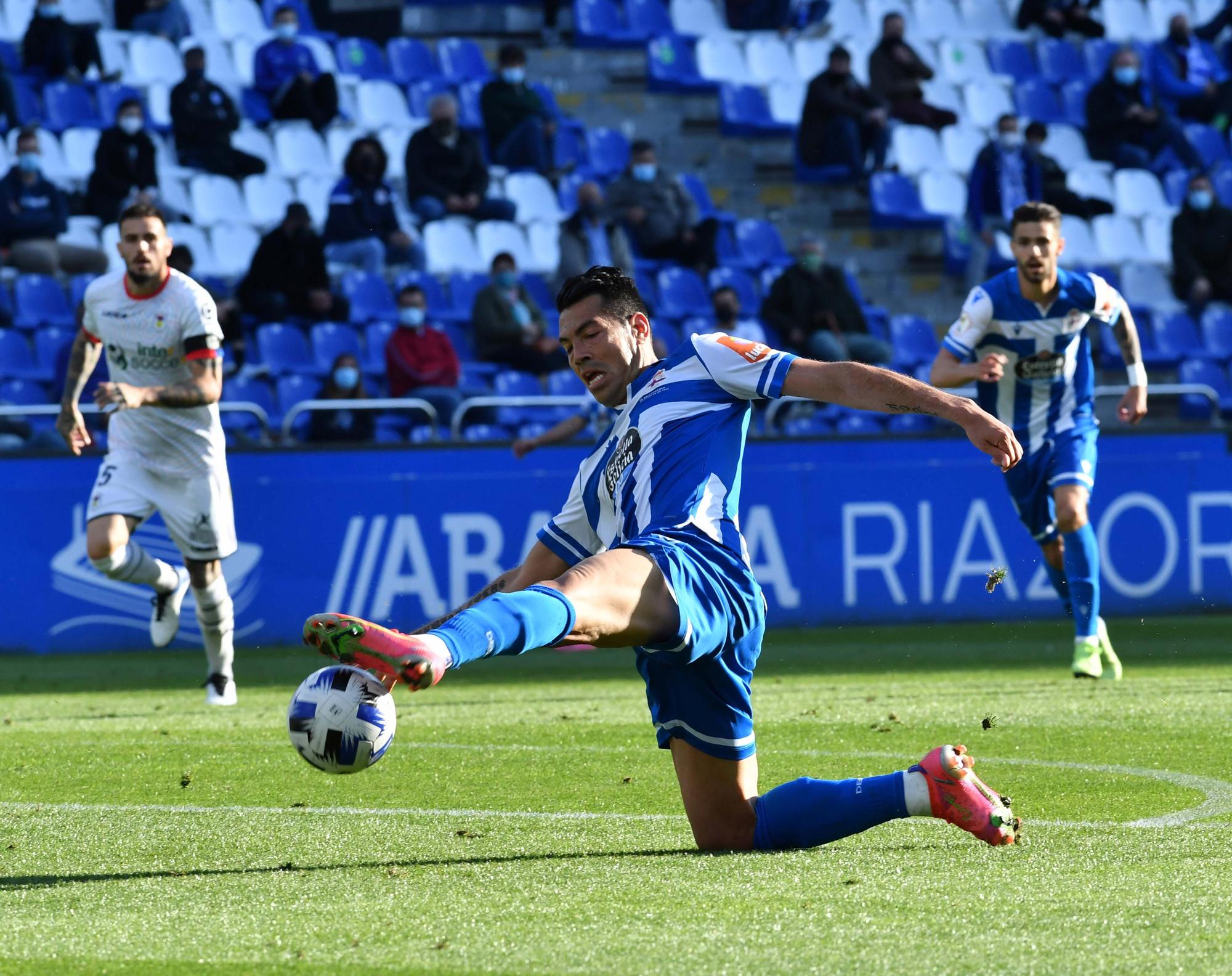 El Deportivo se libera con una goleada al Langreo (5-0)