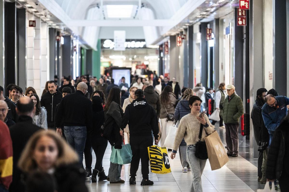 Actividad comercial en el Ruta de la Plata en Cáceres.