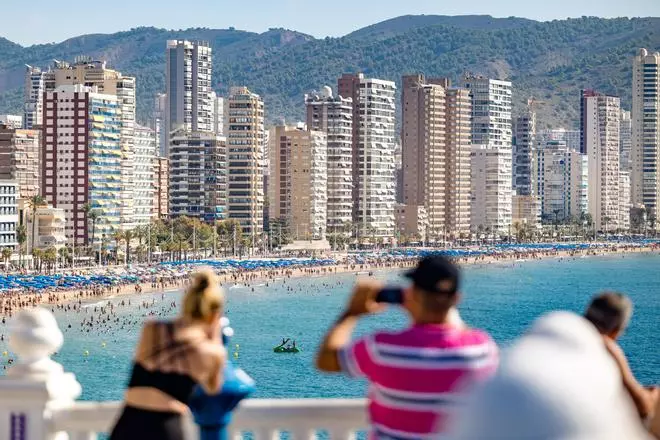 La carrera de fondo para atraer a los turistas de Polonia a Benidorm y la Costa Blanca