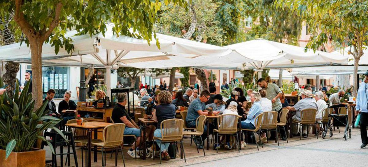 Una terraza perfecta para encontrarse en Vara de Rey.