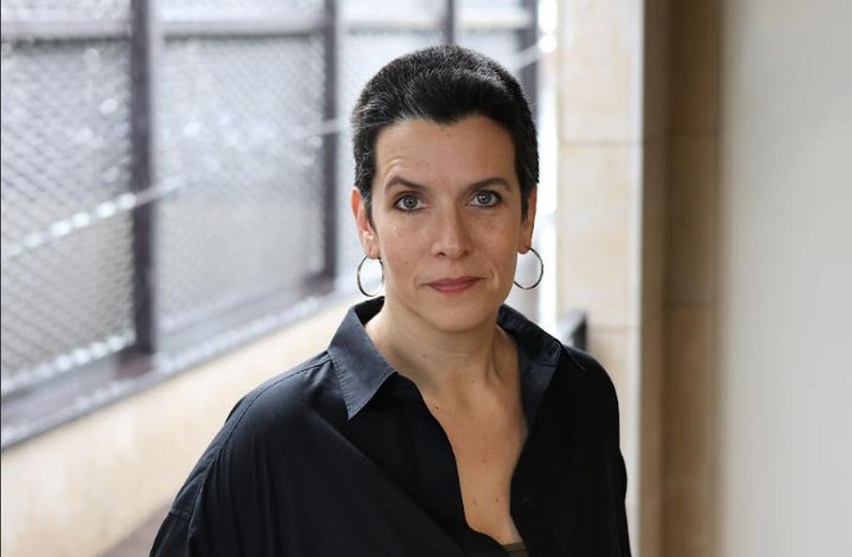 Carlota Gurt, escriptora de cabells curts i sense pèls a la llengua.