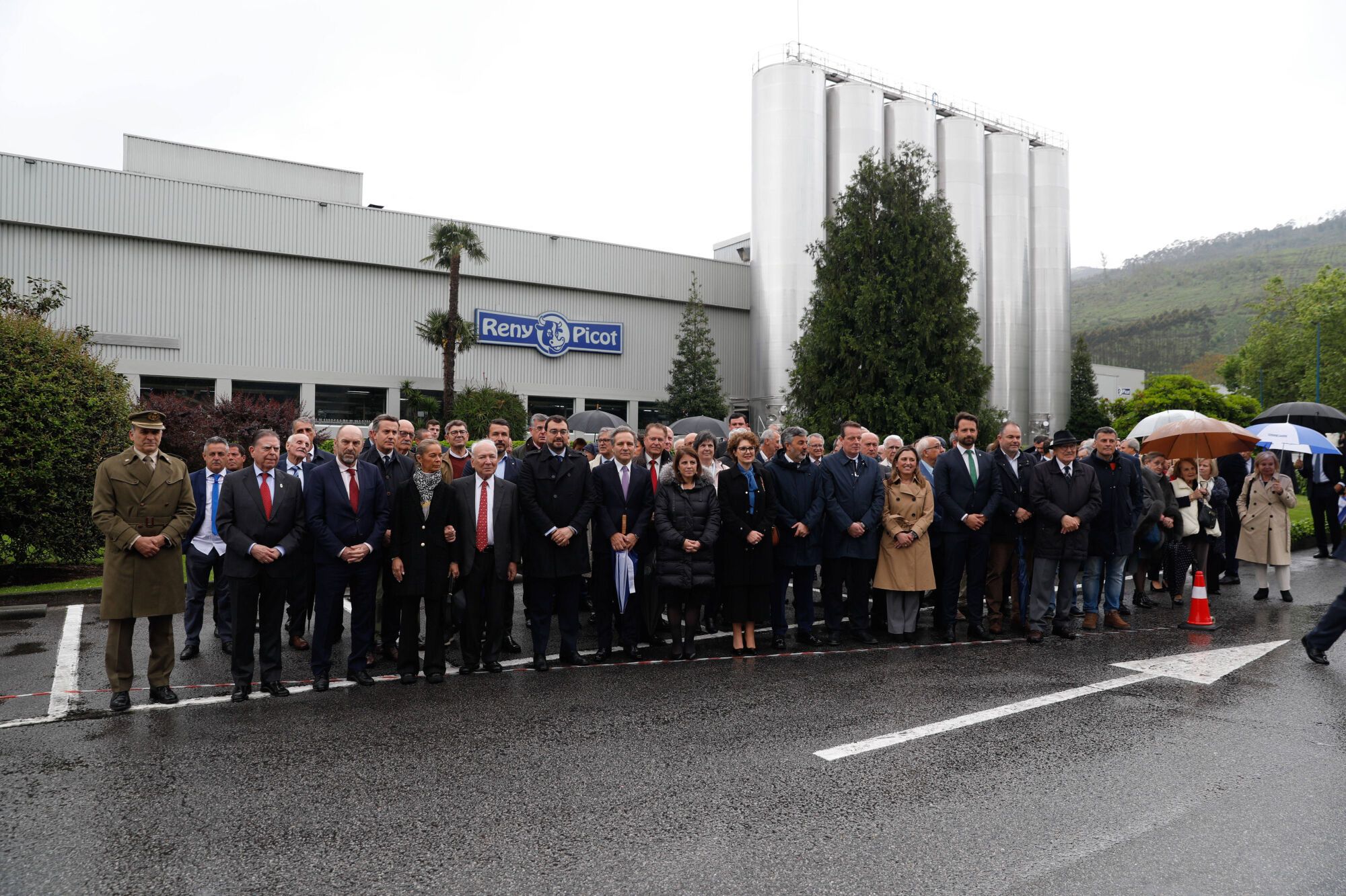 EN IMÁGENES: Inauguración de la nueva planta de Reny Picot en Anleo (Navia)